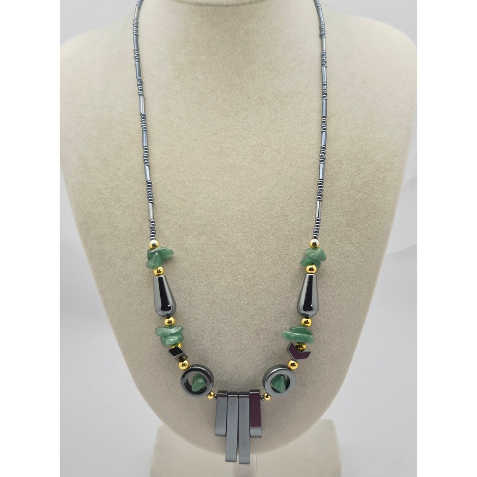 Vintage Geometric Hematite Tone & Green Stone Chip Statement Necklace 18″