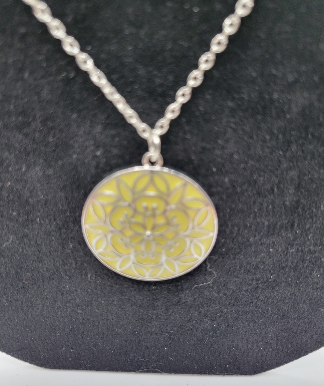10in chain with yellow pendant necklace