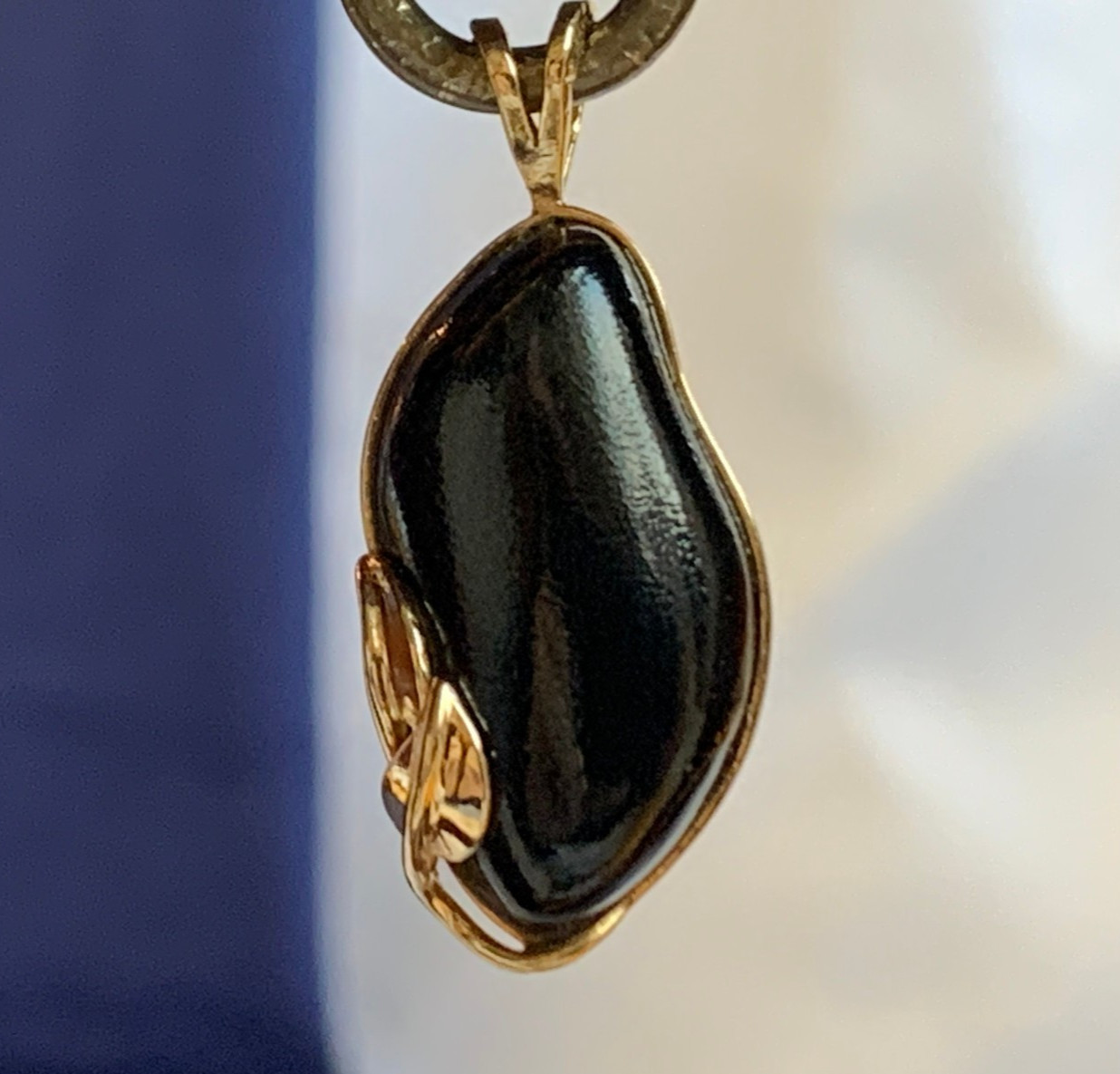 14k Yellow Gold Pendant 2.44g Fine Jewelry Onyx Look Stone Charm *READ*