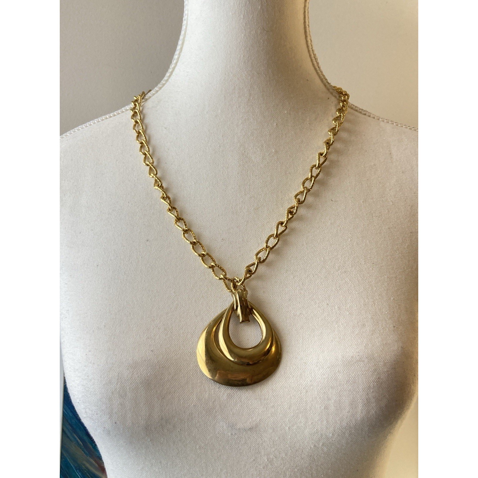 Gold Tone Sculptural Teardrop Pendant Necklace Statement Link Chain Glam Couture