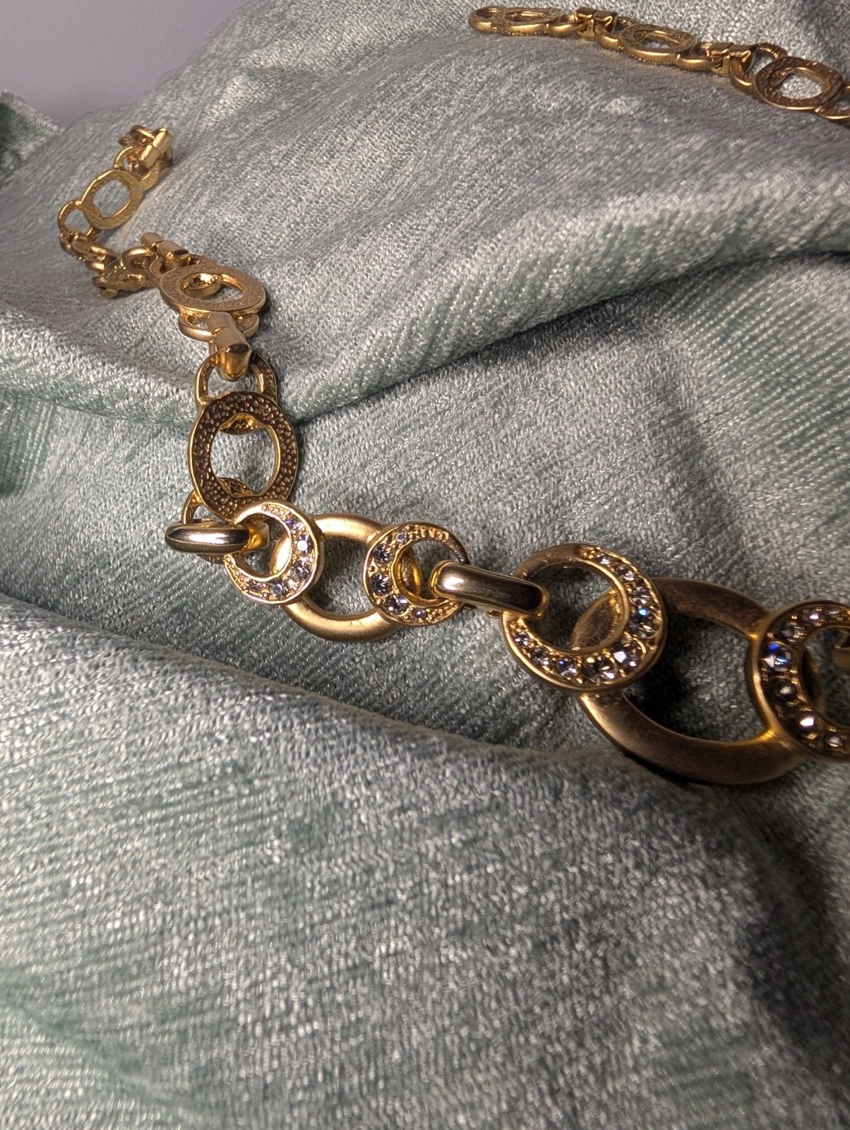 VTG Gold Tone Oval Link Statement Necklace Pavé Rhinestones Fold over Clasp
