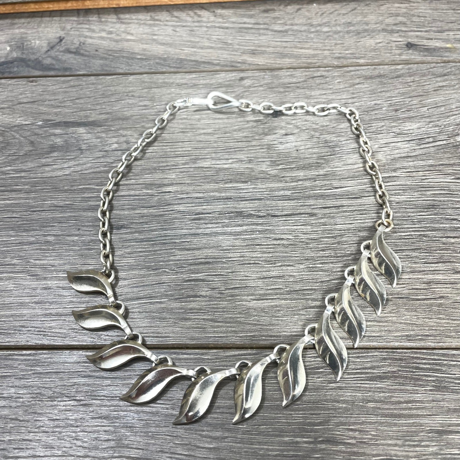 Vintage Necklace Womens OS Silver Tone Leaf Botanical Mid Century Modern Choker