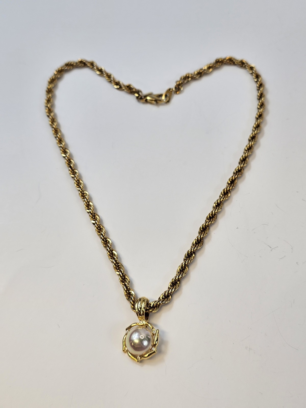 Korea Gold Toned Rope Necklace With Faux Pearl Pendant