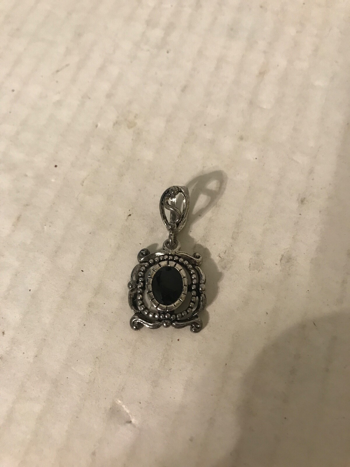 VINTAGE SILVER TONE SQUARE PENDANT WITH OVAL BLACK STONE AND NO CHAIN