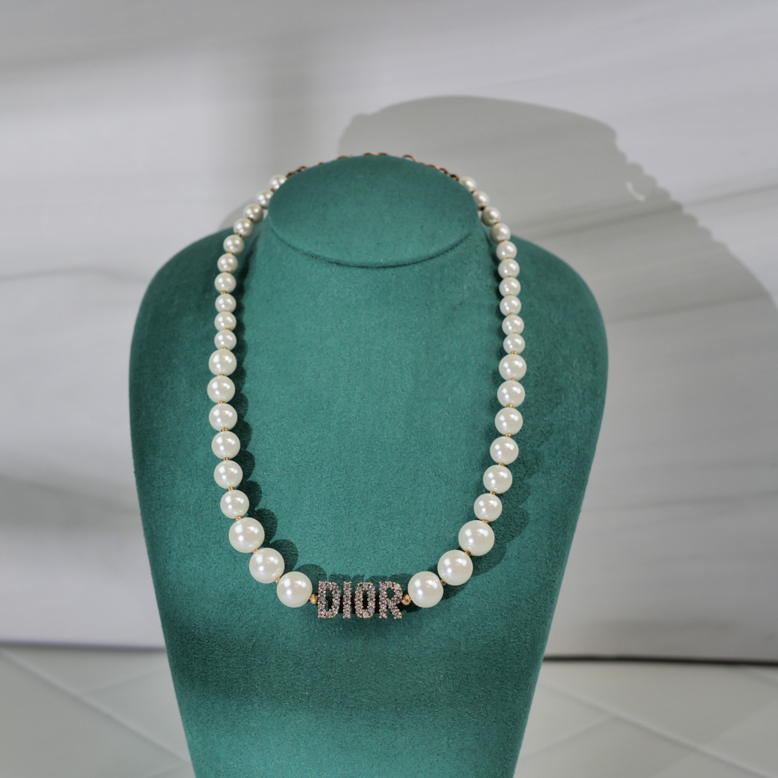 Dior 30 Montaigne CD Pearl Necklace Gold Tone 16″ Box Dust Bag