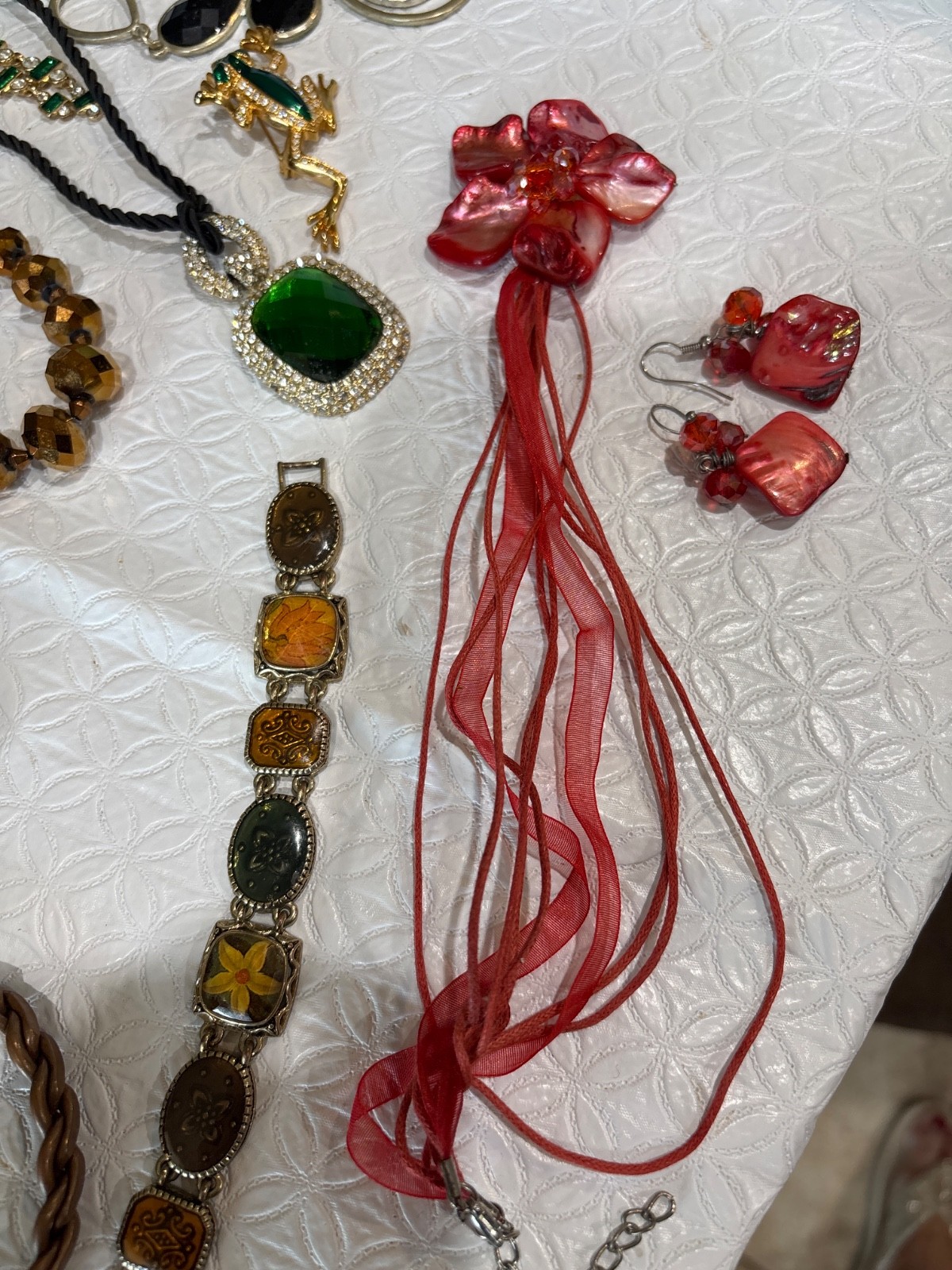 VINTAGE TO NOW FASHION/COSTUME JEWELRY NECKLACE LOT, ASSORTED TYPES & MATERIALS