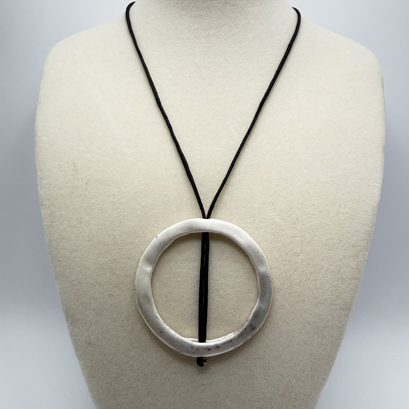 Modern Artisan Hammered Silver Tone Circle Pendant Necklace Adjustable Cord