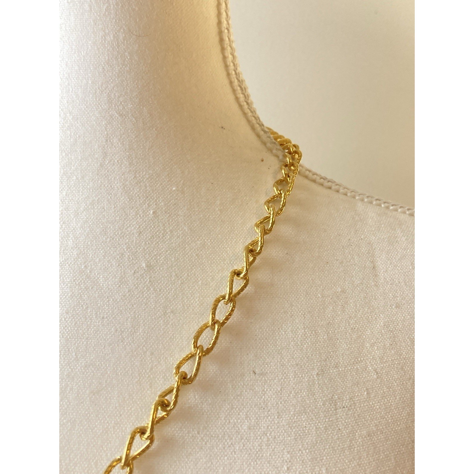 Gold Tone Sculptural Teardrop Pendant Necklace Statement Link Chain Glam Couture