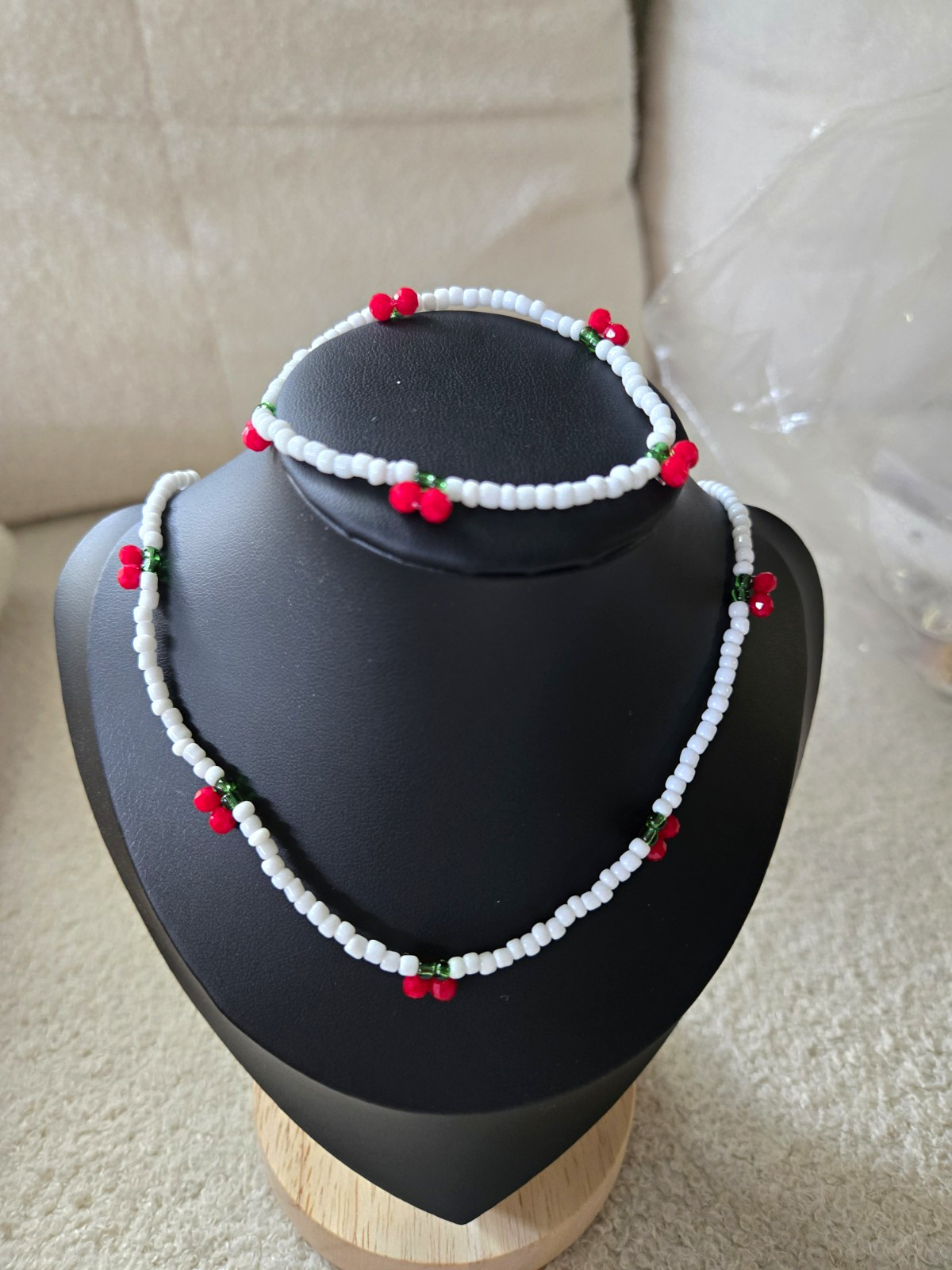 White Glass Round Beaded Choker Necklace Adjustable Ball/Bead Chain Red Green