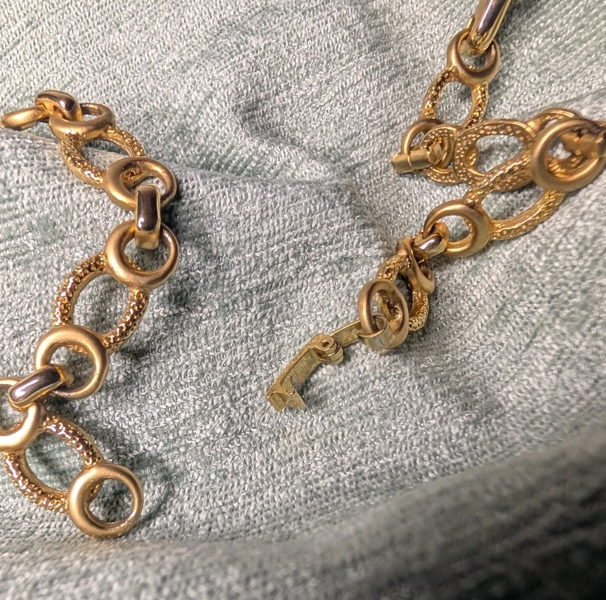 VTG Gold Tone Oval Link Statement Necklace Pavé Rhinestones Fold over Clasp
