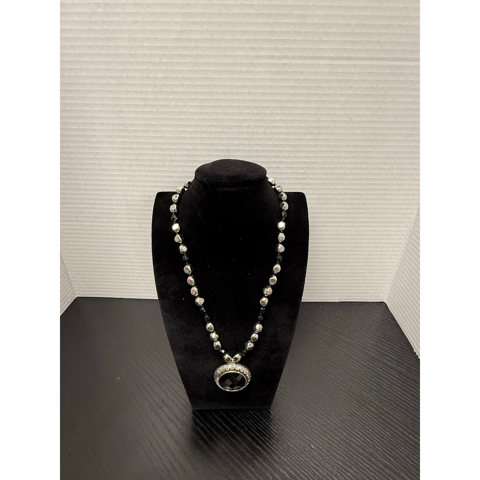 Vintage Napier Black Silver Tone Beaded Necklace 16″ Faceted Cabochon Pendant
