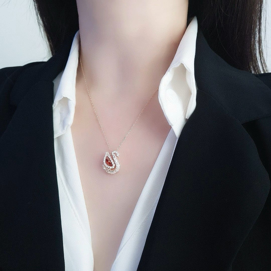 Swarovski graduation Swan Necklace, a luxurious and versatile clavicle chain