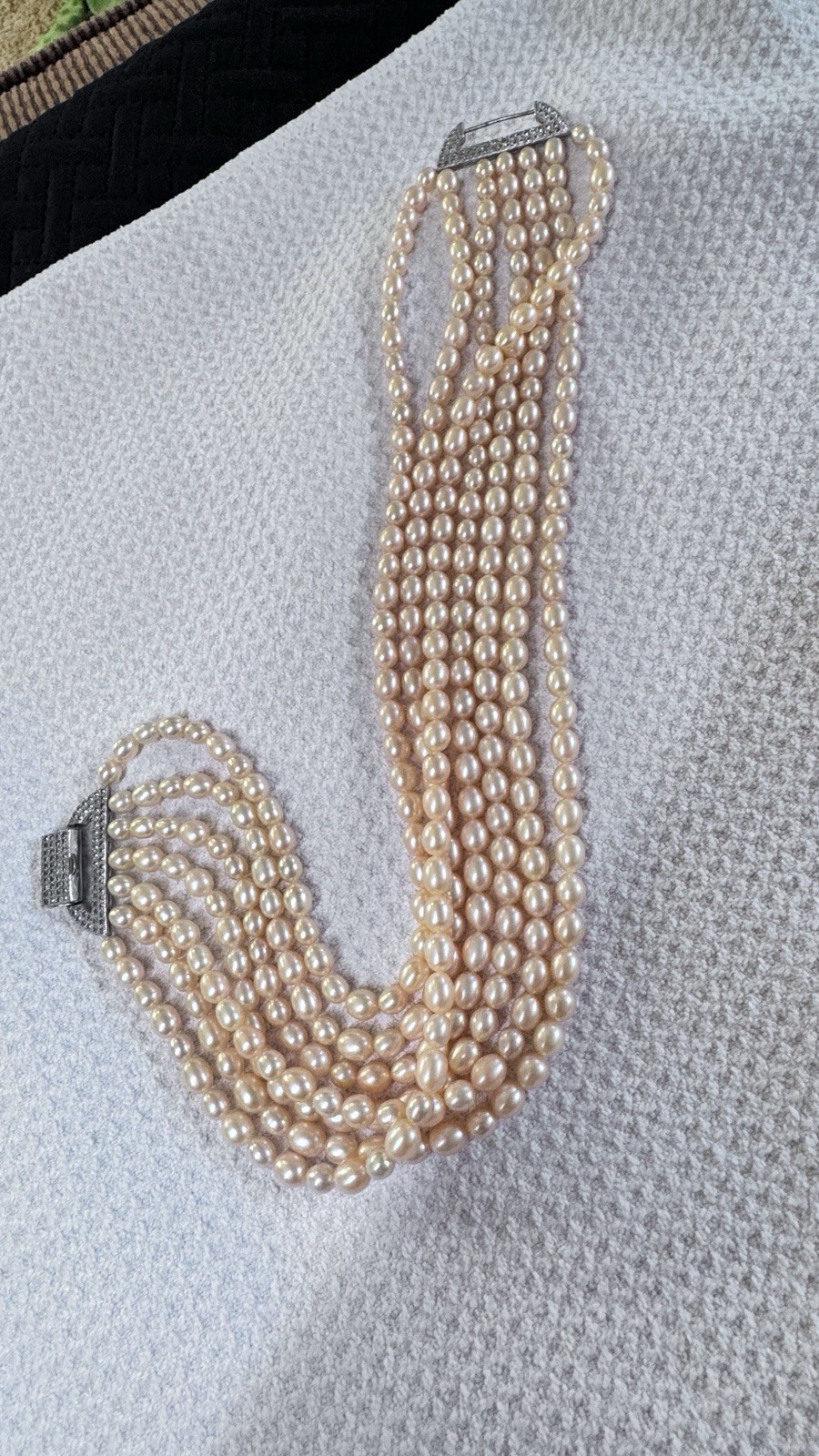High-quality multi-strand freshwater pearls (6–7mm) with natural iridescent lust