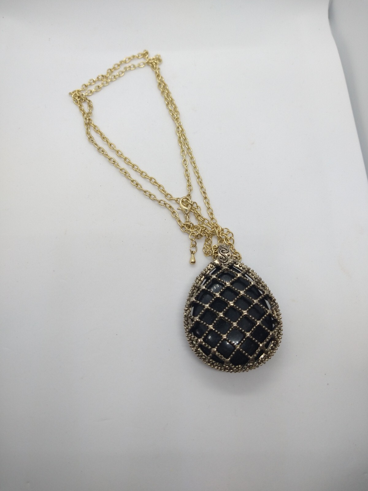 Necklace pendant Y2k 1990’s black stone gold tone vintage retro Halloween
