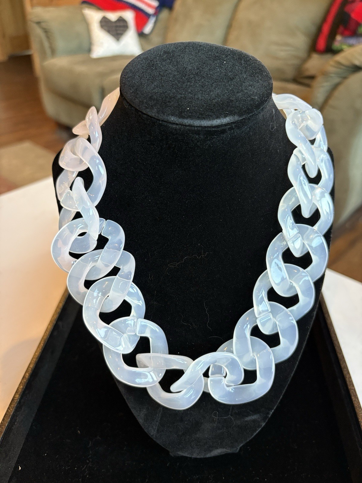 Large chunky white and clear plastic circles chain necklace – Adjustable