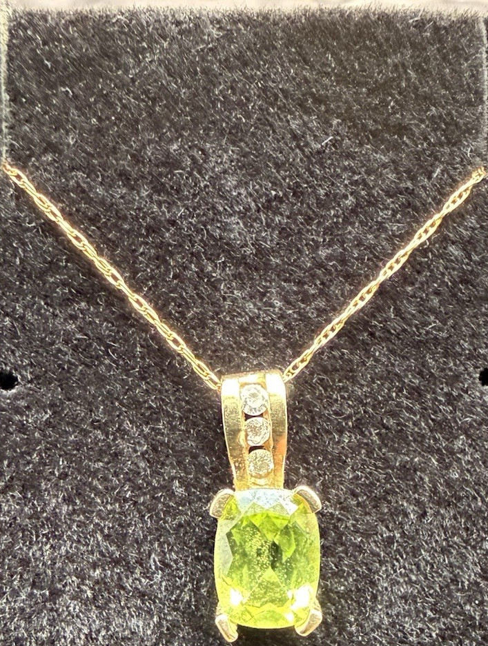 10K Yellow Gold Cushion Cut Peridot & CZ Pendant Necklace 18″ Chain 1.5g