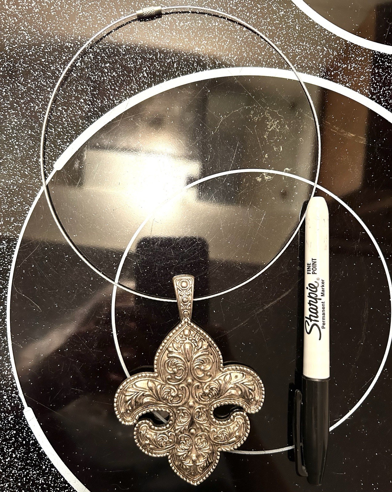 Large medallion fleur di lis pendant necklace metal Silver Tone; see description