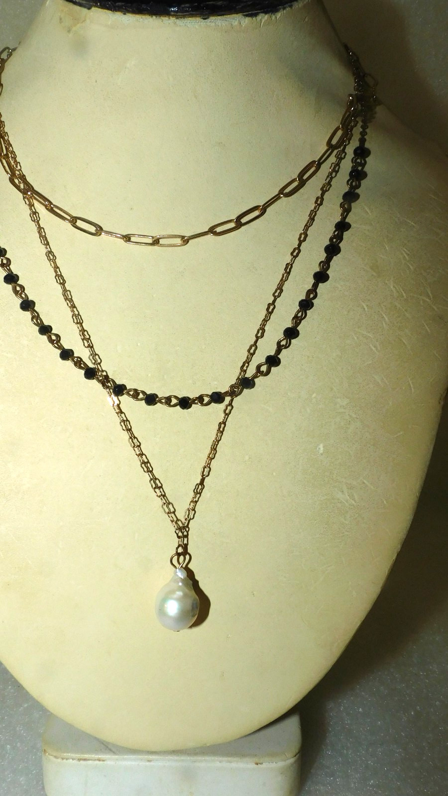 3 ROWS 17″ PAPER CLIP CHAIN BLACK BEAD FAUX PEARL PENDANT GOLD TONE NECKLACE