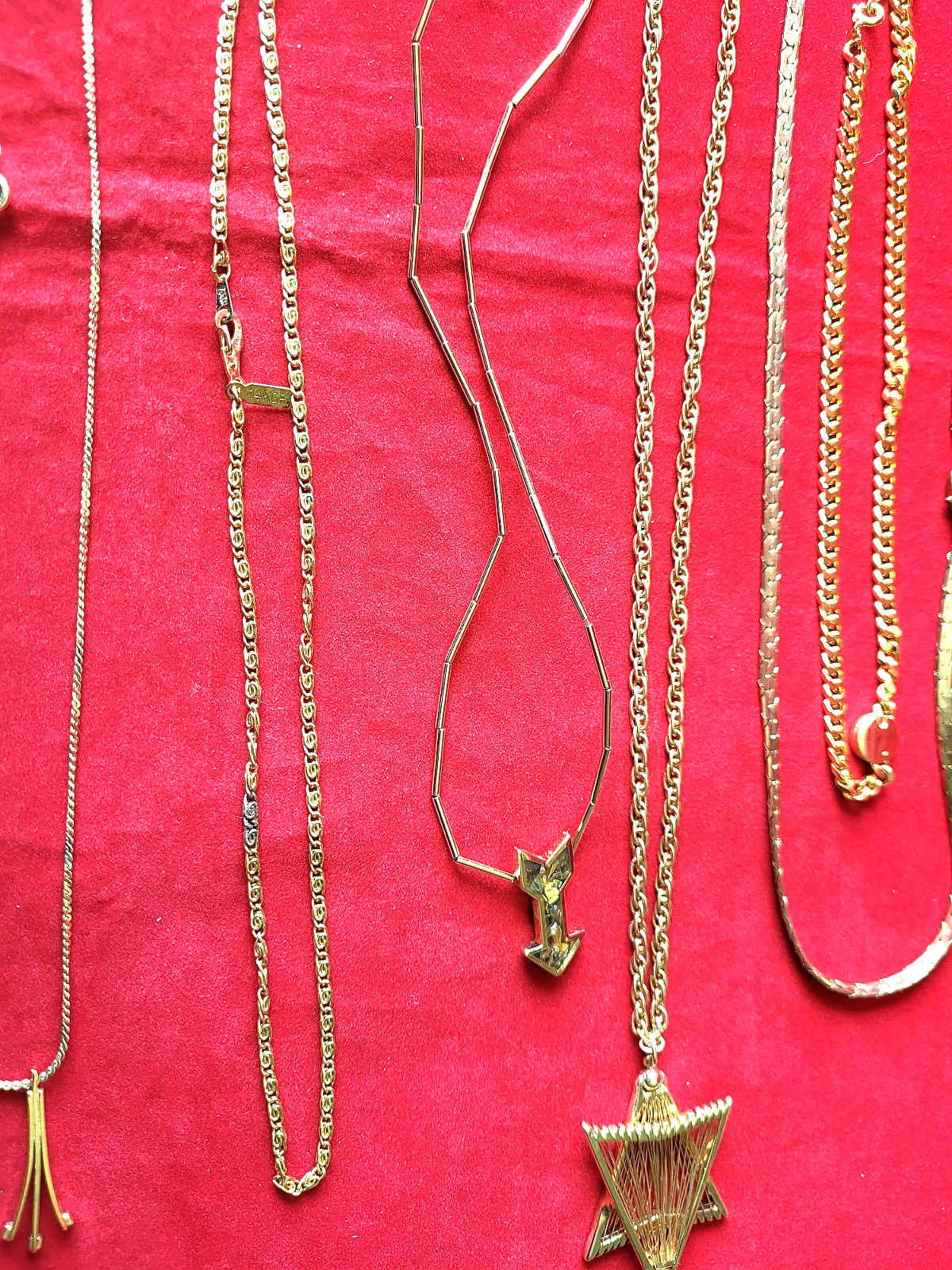 Lot of 6 Womens Goldtone Fashion Necklaces Measuring 15-24″ as Shown