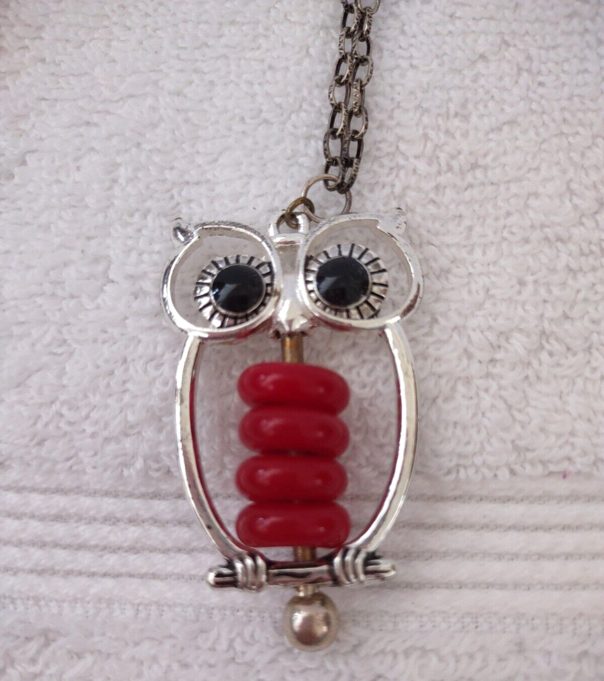 Owl Necklace Silver Color/Red 14″ Chain