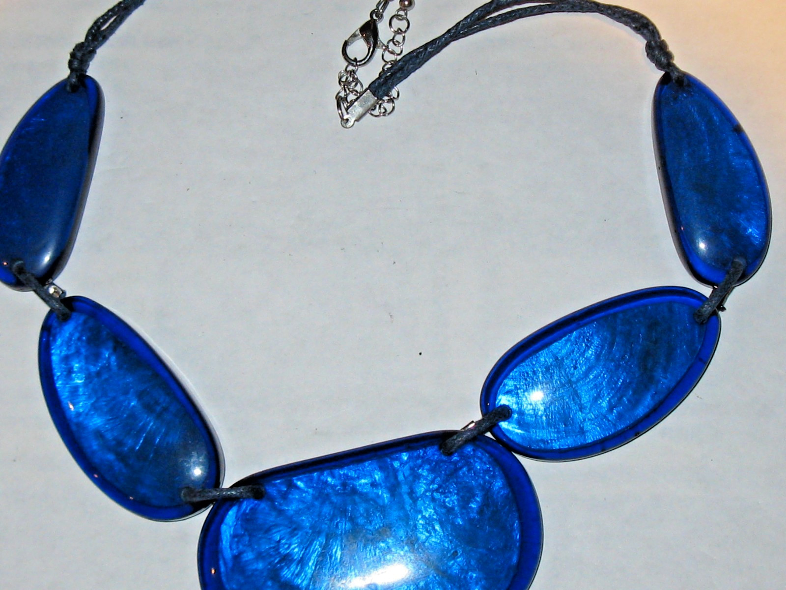 2 x Vintage Large Chunky Bib Acrylic Resin over Abablone Red & Blue Necklace 20″