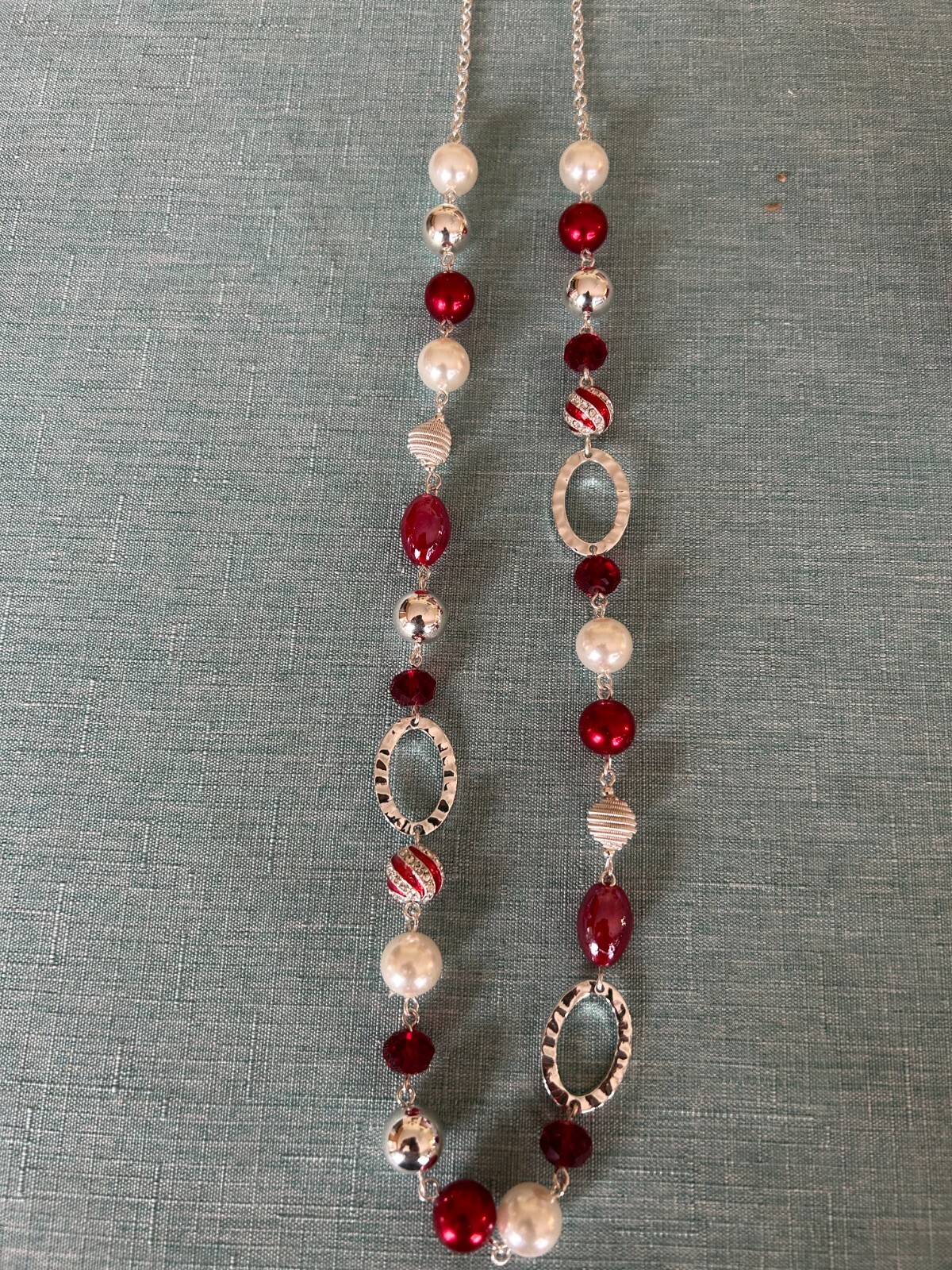 Avon Peppermint Swirl Necklace in Box 34″ with 3.5″ with extender 2023 Brand New