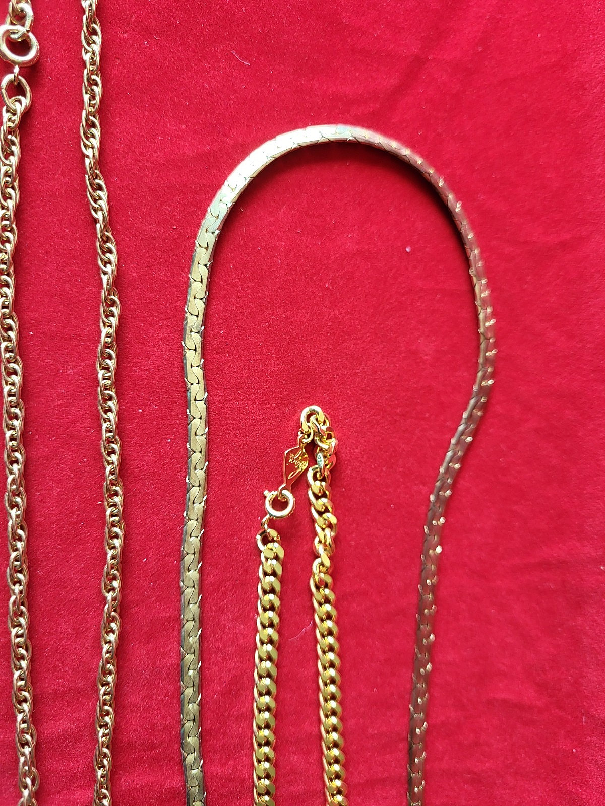Lot of 6 Womens Goldtone Fashion Necklaces Measuring 15-24″ as Shown