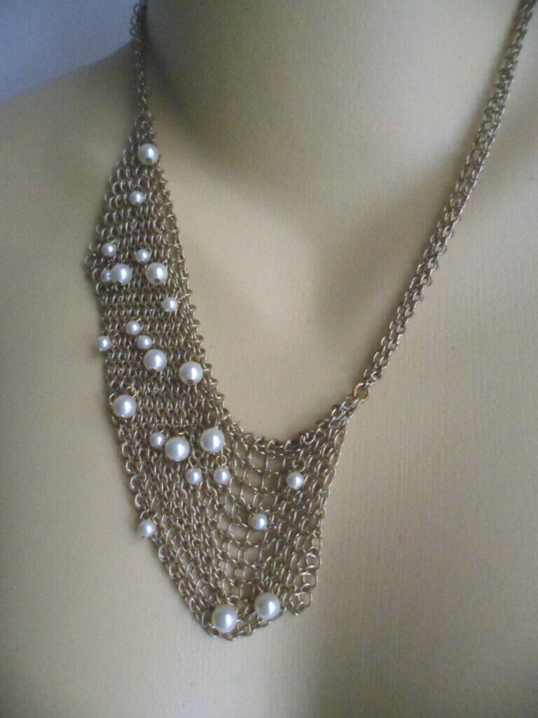 VINTAGE SIGNED MIMCO RETRO RUNWAY NECKLACE GOLD MESH CHAIN BIB AND PEARL BEADS