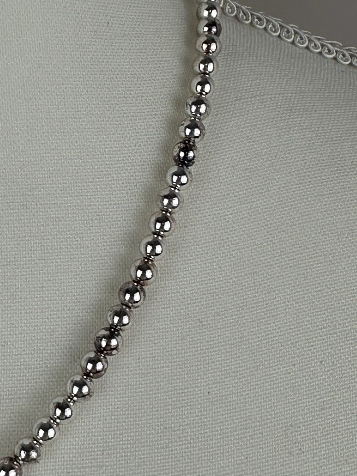 Silver Tone Multicolored Shiny Necklace