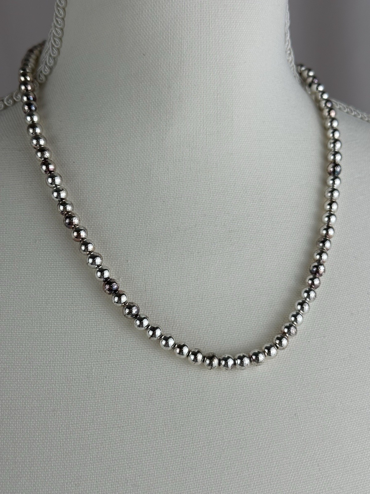 Silver Tone Multicolored Shiny Necklace