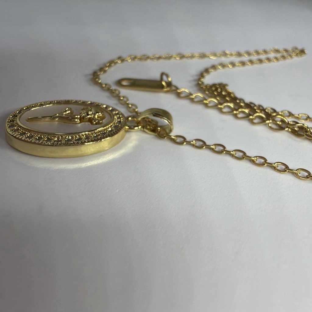Gold Tone Stainless Steel Cable Necklace Oval Charm Pendant Pavé Crystals