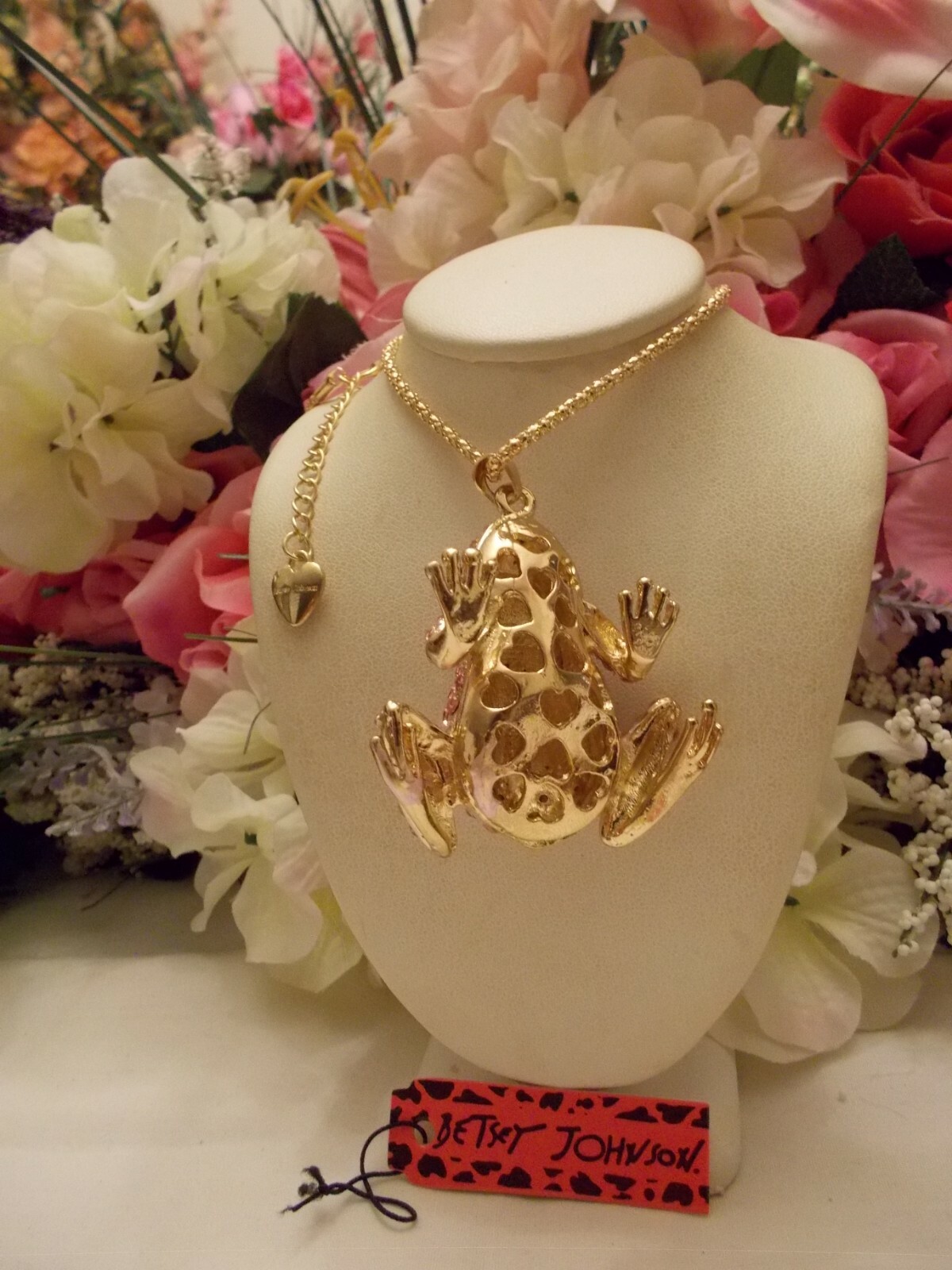 BETSEY JOHNSON ADORABLE PINK CRYSTAL INLAY FROG PENDANT CHAIN NECKLACE