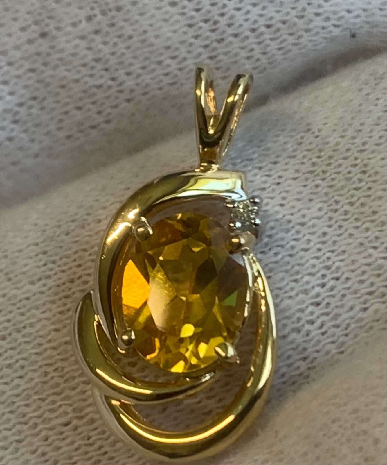 14K Yellow Gold Diamond Accent Pendant 2.44g Fine Jewelry Citrine Color *READ*