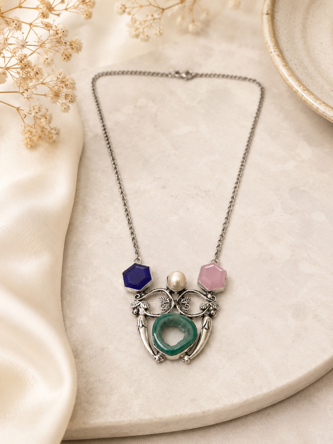 Silver Plated Pearl with Green Slice Agate Gemstone Statement Necklace 18″ V194
