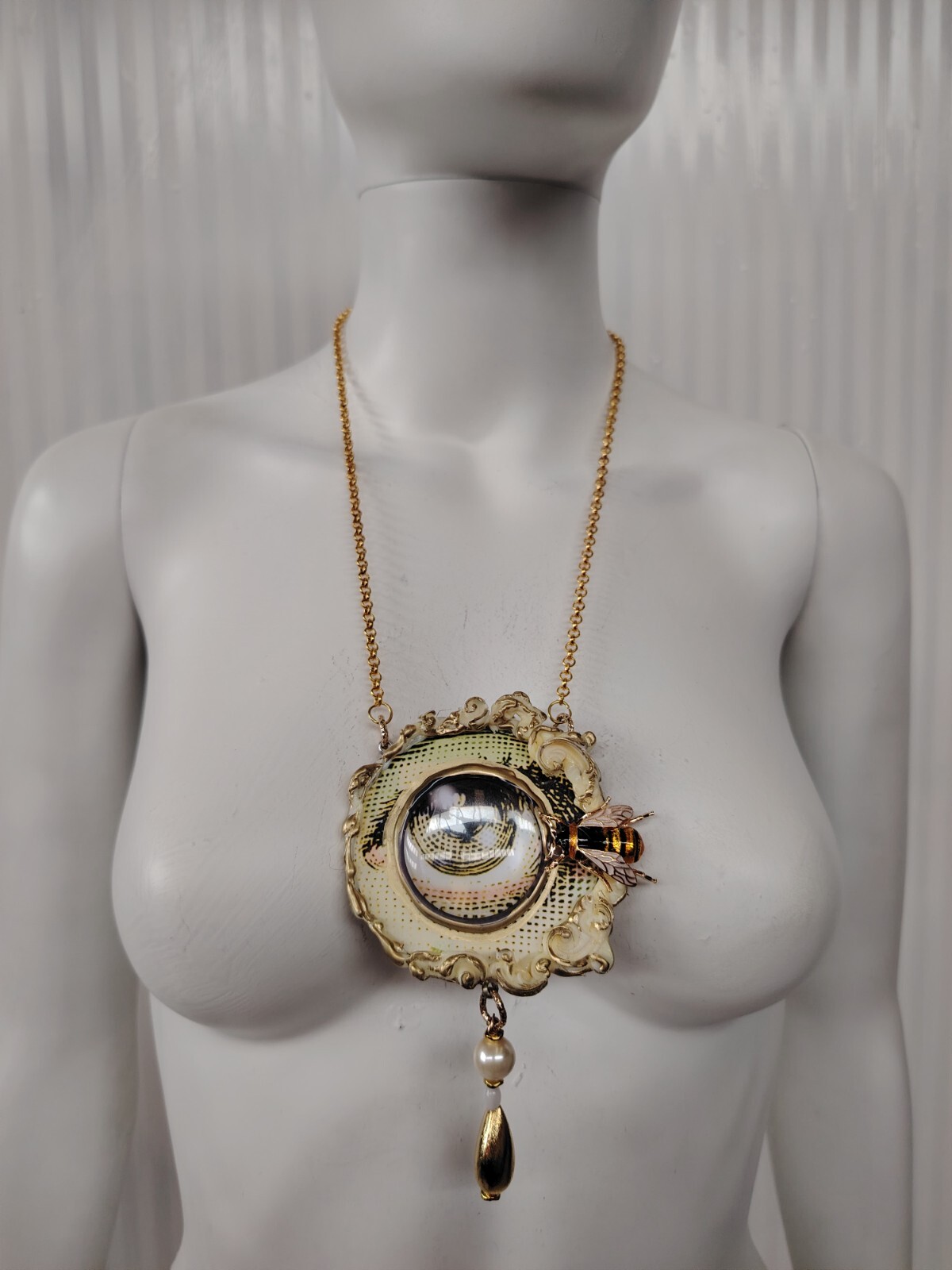 Luxury Jewellery Woman Jewel Necklace Pendant Honey Bee Nest Magic Eye Jewelry