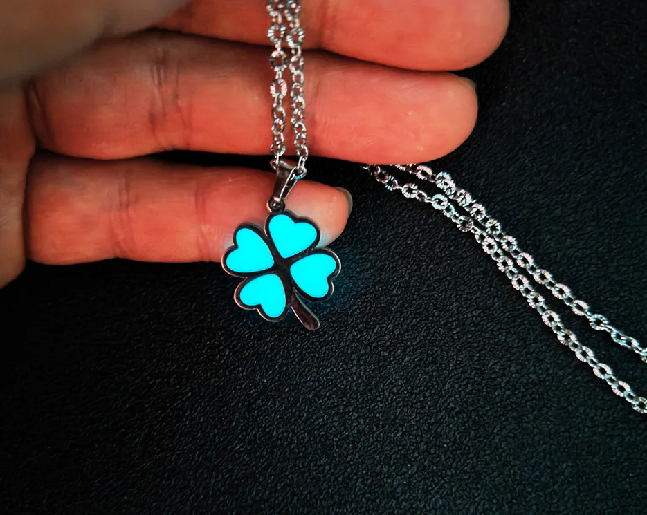 316L Stainless Steel Glow in the Dark Elegant Four-Leaf Clover Pendant Necklace