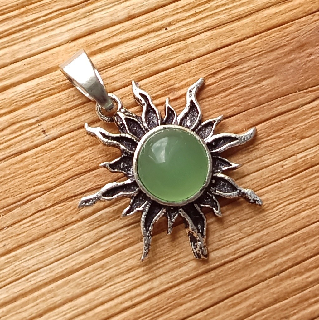 Green Chalcedony Gemstone Sun Pendant 925 Sterling Silver Plated Fashion Jewelry