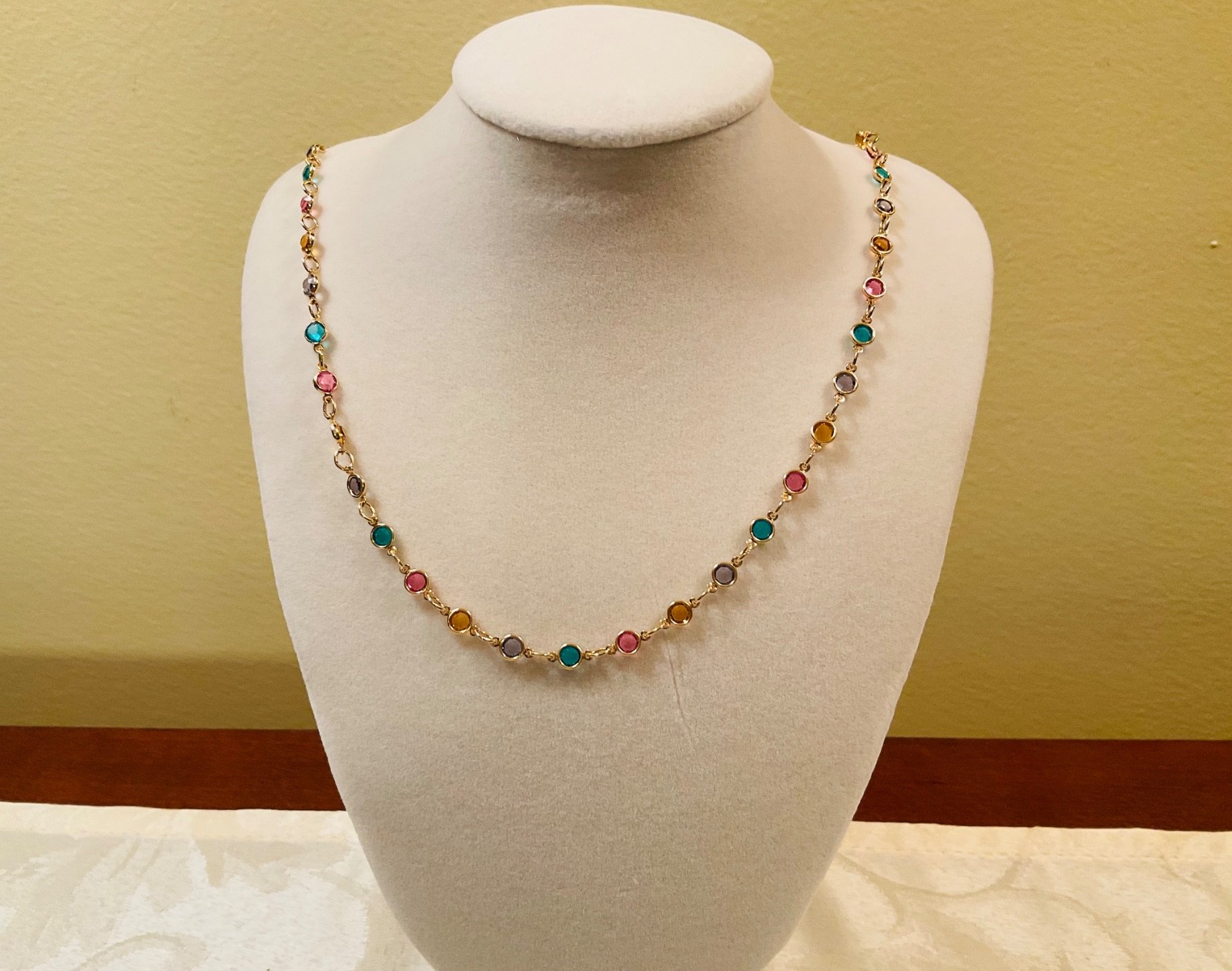 Ladies Imitation Multi Colored Stone Necklace, 18″ Long, Used