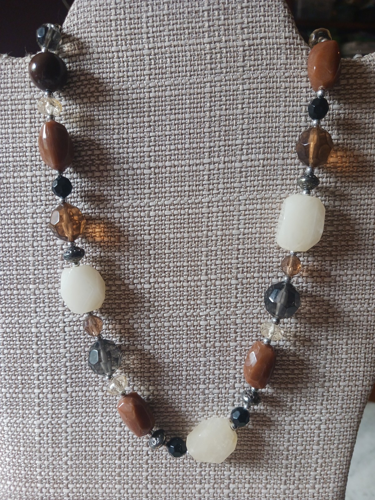 NWOT Premier Designs Jewelry ? 18″ Acrylic Beaded Nuetral Necklace