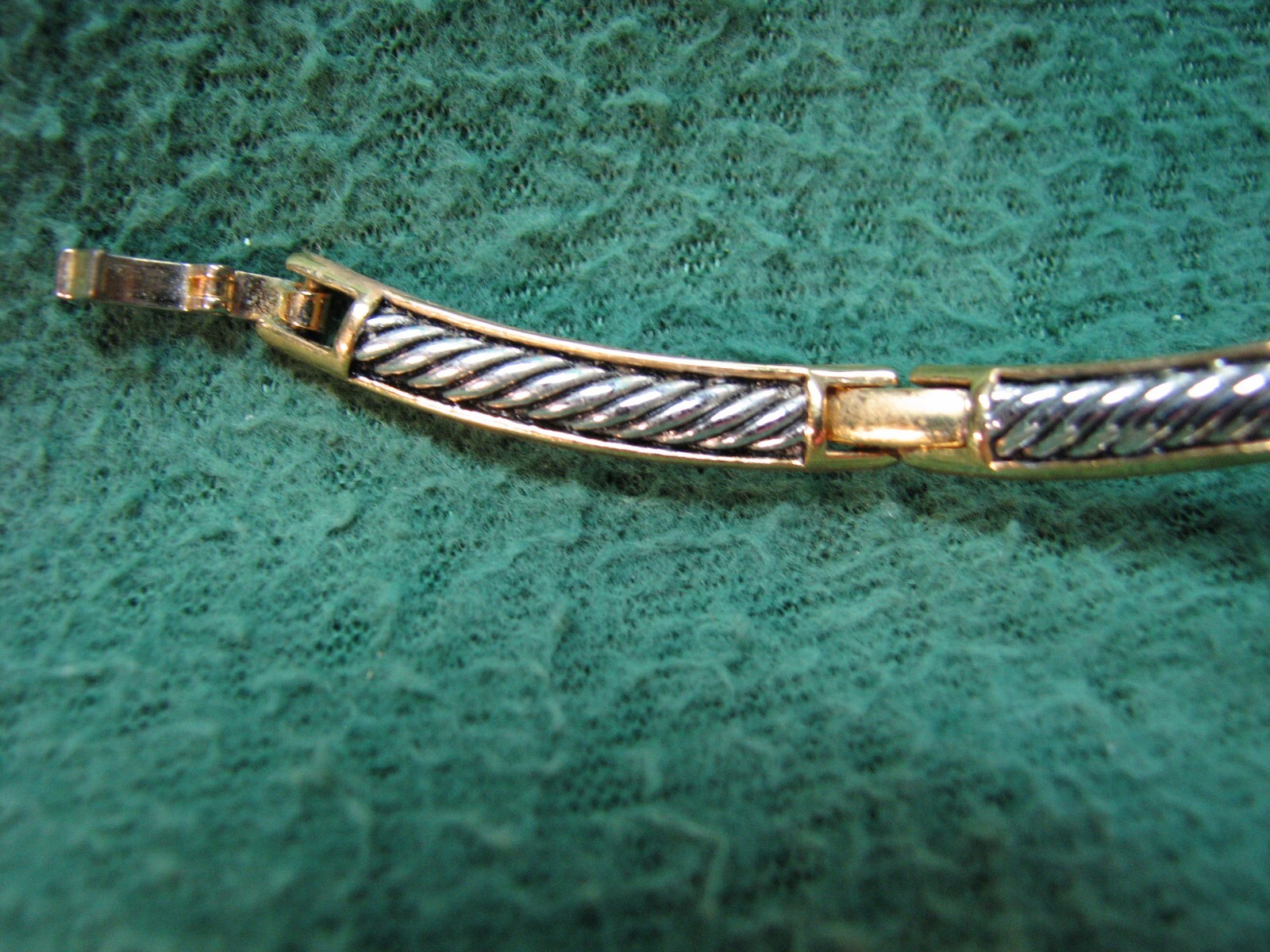 Beautiful Vintage Unisex 17″ Necklace As Shown GORGEOUS