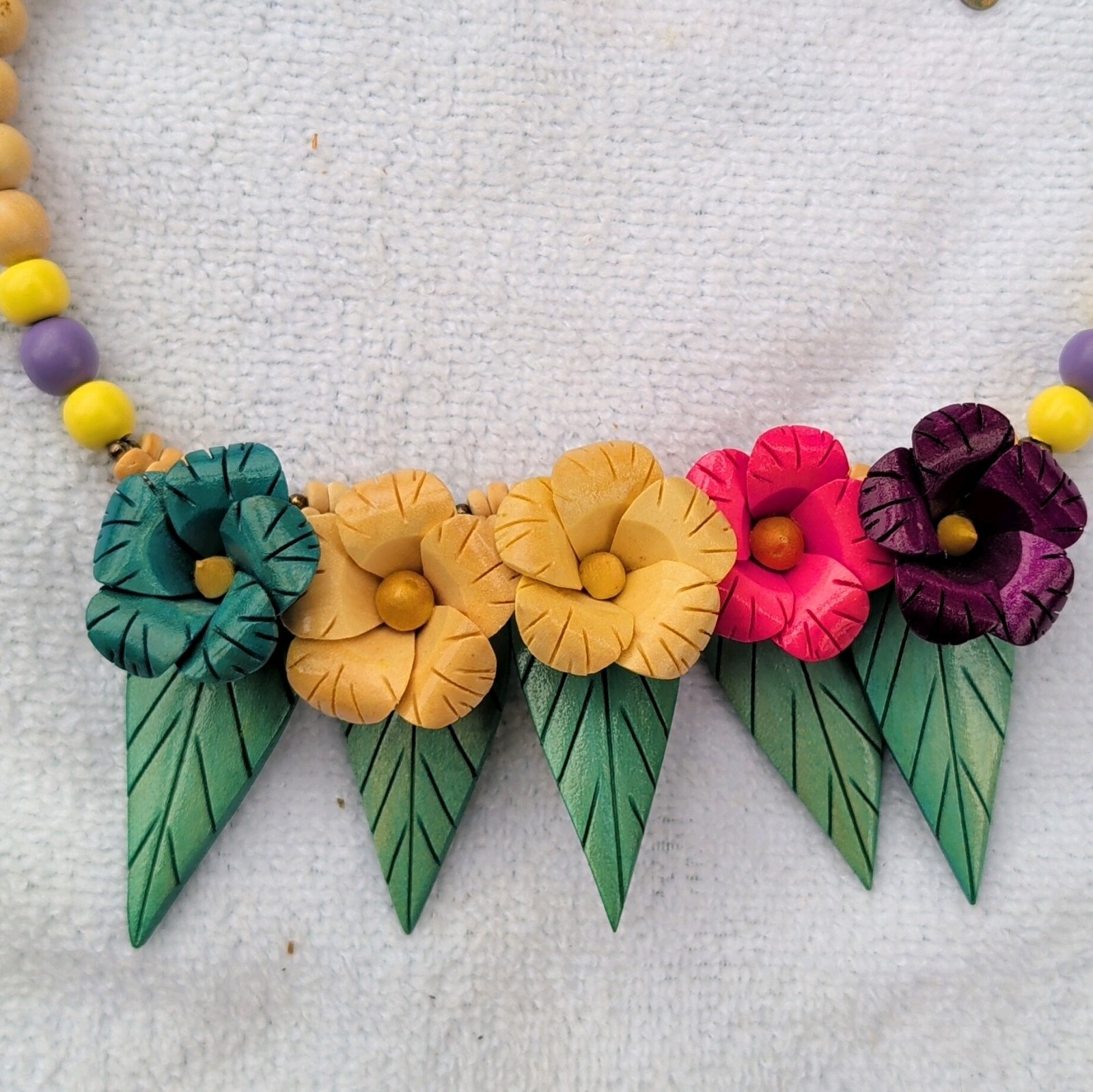Vintage Tiki Resort Wooden Carved Bib Necklace w Hook and Eye Clasp