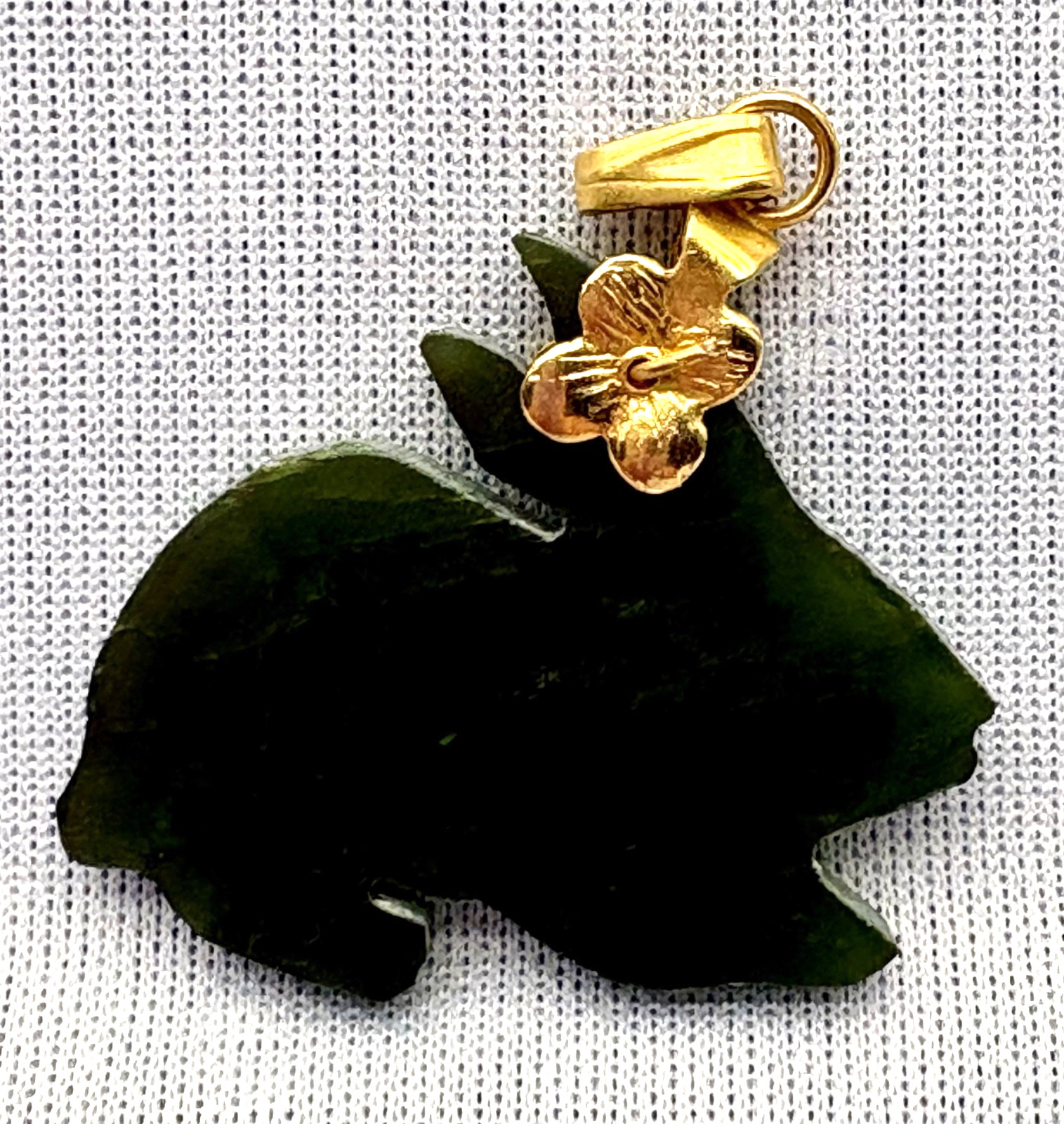 Lot: 4 Assorted Jade Pendants/1 Polycrystalline Pendant