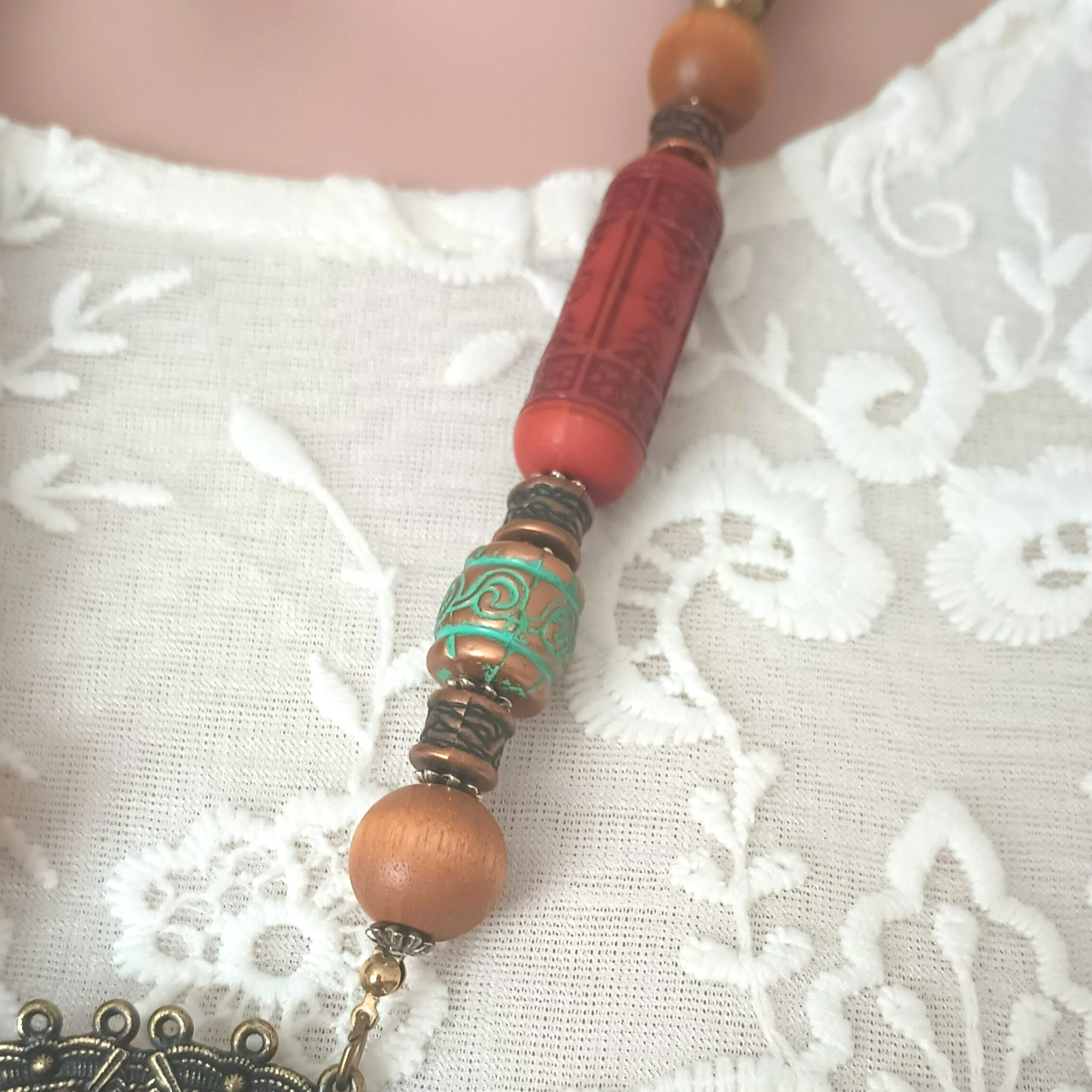 Lady Remington Vintage Necklace 26” Boho Carved Resin & Metal Jewelry