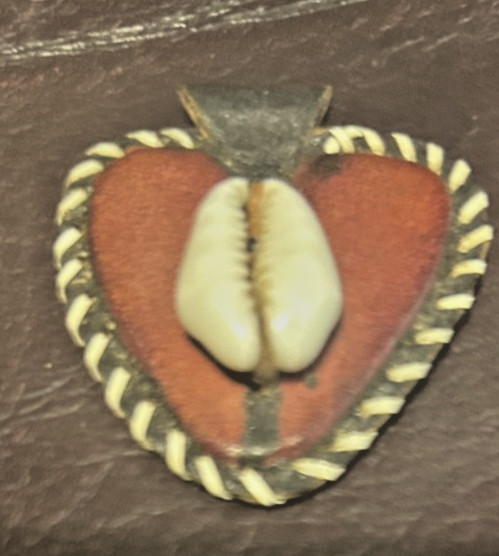 HEART SEA SHELL NECKLACE VERY SMALL HAND MADE RED/WHITE/BLK