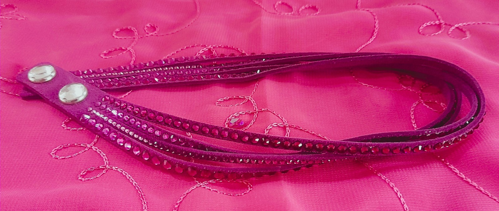 SWAROVSKI CERISE FOUR ROW VARIED SIZE GEM CHOKER NECKLACE BUTTON CLOSURE 40CM