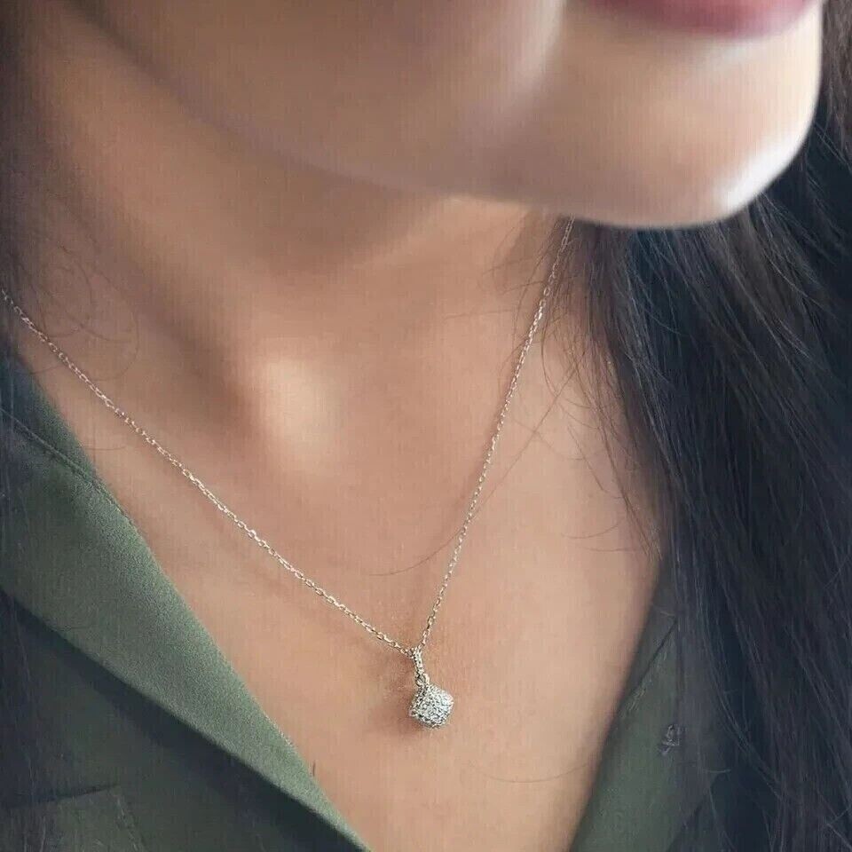 Round Cut Simulated Diamond Women’s Stunning Pendant In 14k White Gold Plated