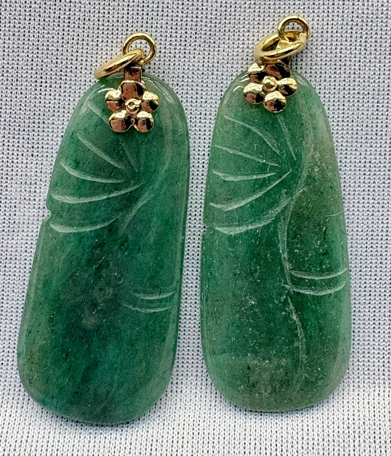 Lot: 4 Assorted Jade Pendants/1 Polycrystalline Pendant