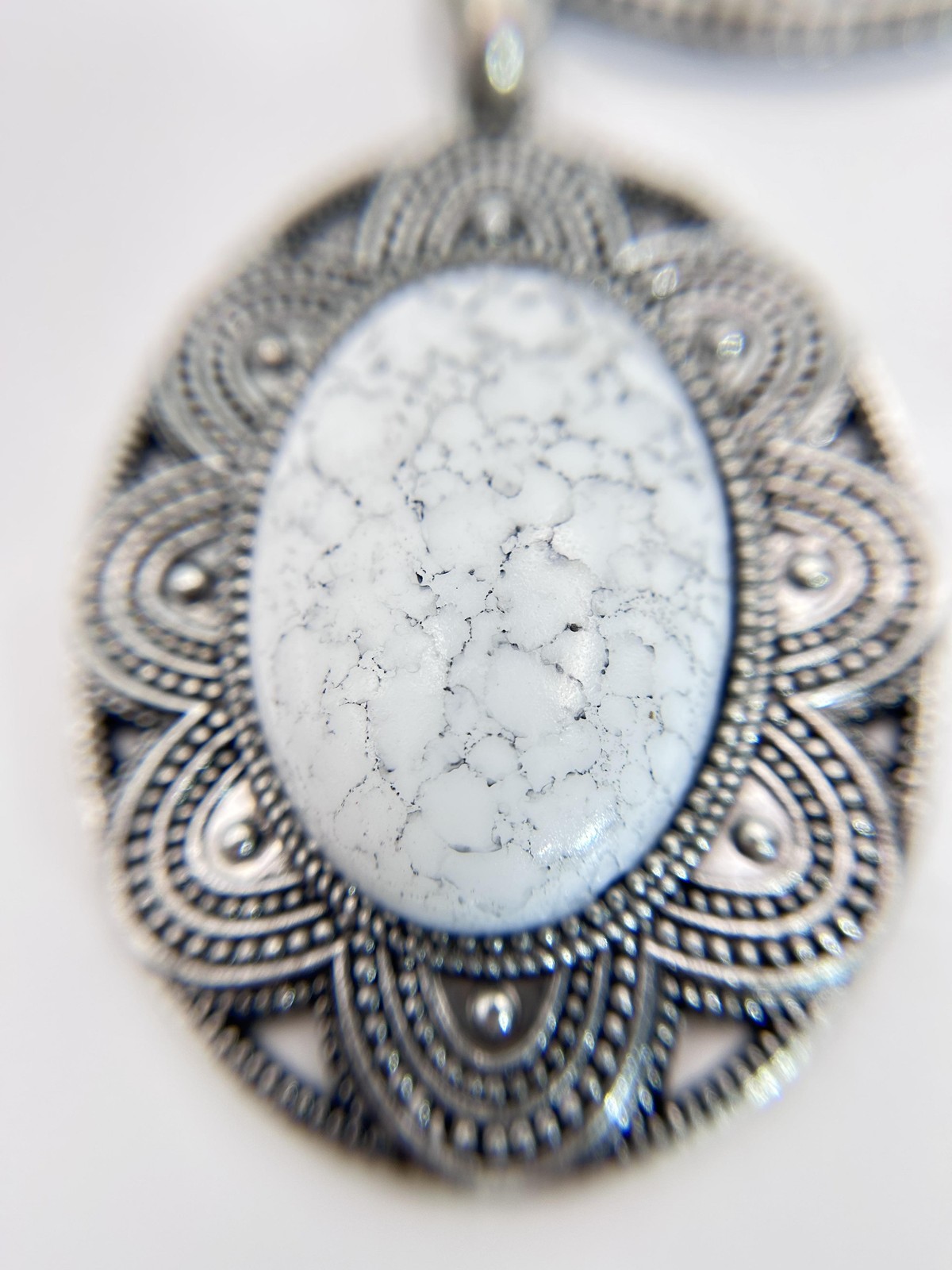 Necklace Silver Tone Bib Statement Oval Howlite Pendant Boho Chunky Chain