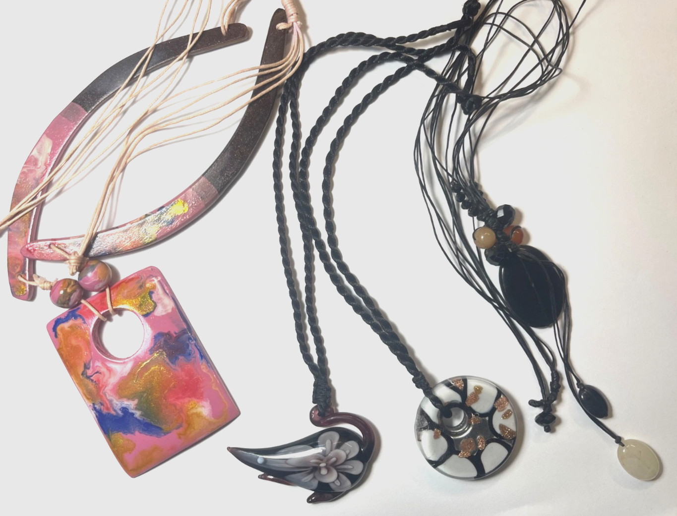 LOT OF FOUR (4) ASSORTED PENDANT NECKLACES “NEW” GREAT GIFTS A BARGAIN