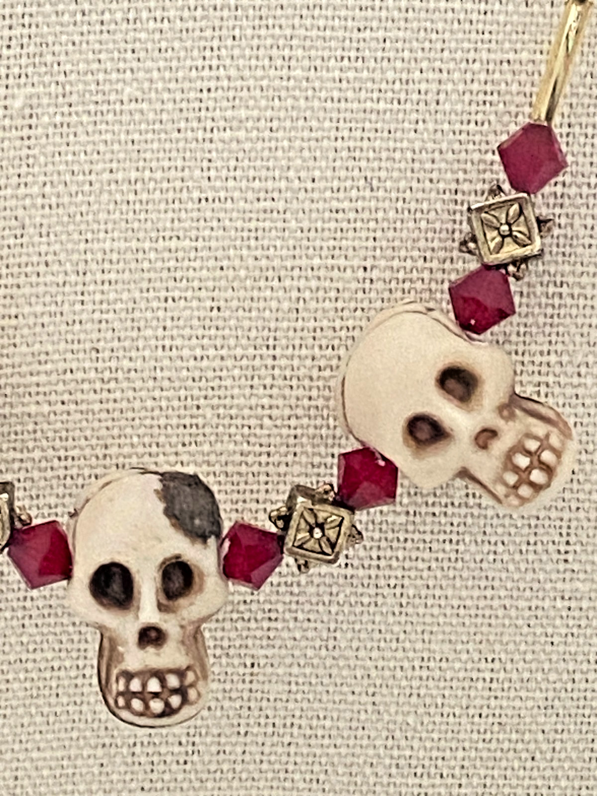 Red & Gold Glass Bead Beaded SKULL Necklace 23″ Creepy Halloween